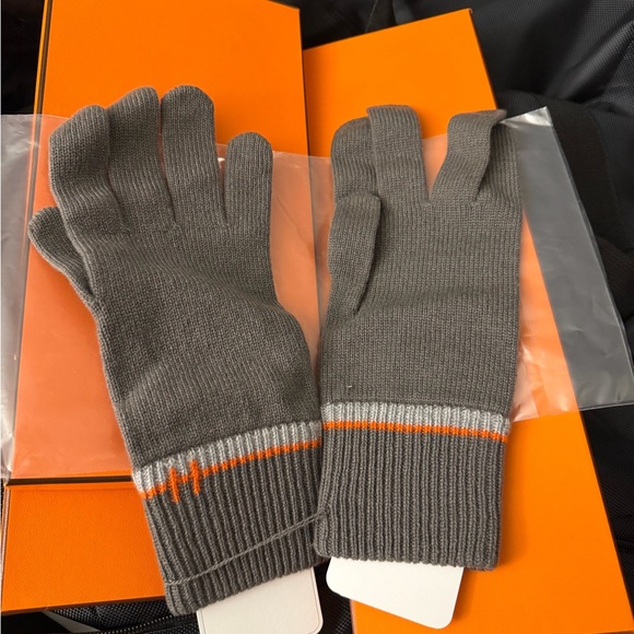 Hermes Accessories - Brand new in packaging Hermes mittens